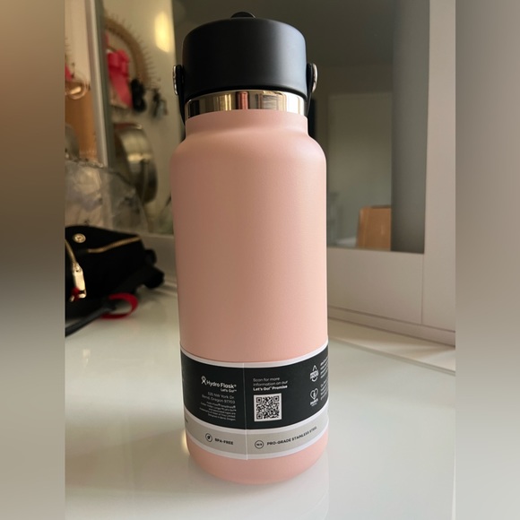 Brand new unused hydroflask in the color dogwood - Picture 5 of 6